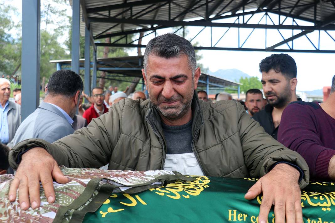 Gaziantep’ten yürek yakan fotoğraf! Yan yana toprağa verildiler 31